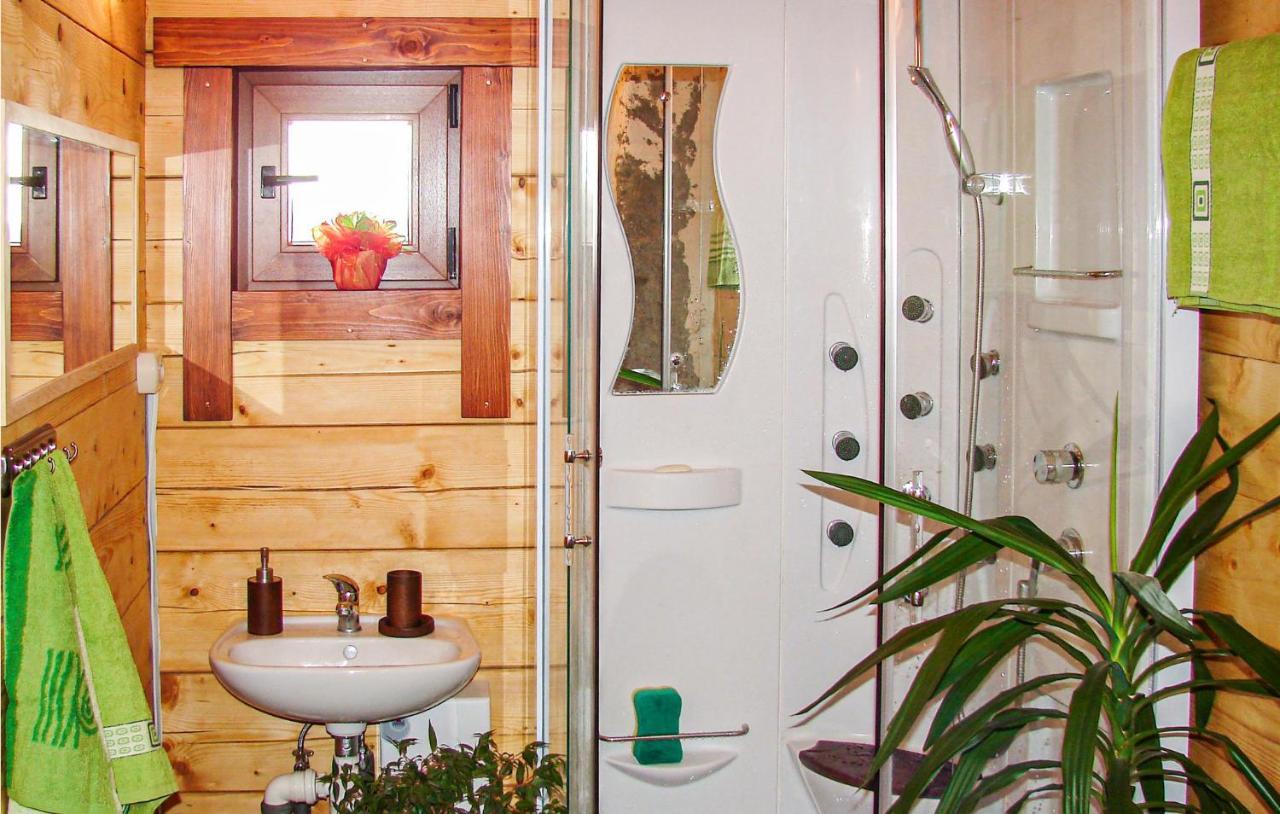3 Bedroom Cozy Home In Mscice Podamirowo Extérieur photo
